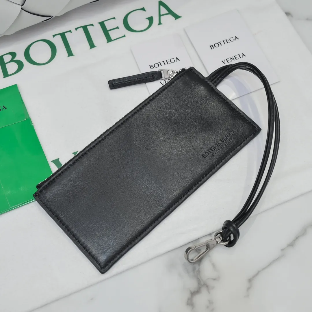 MAXI CABAT tote handbag 😎 ✧Bottega veneta.͙Hand-woven has its own characteristics, the original lambskin 🐑I really like their craftsmanship. Whether it is a bright bright color or a low-key dark color, it looks very textured when you pick it up. It seems that all colors can be made to look good, and it is also very convenient for daily wear. It is a classic and fashionable must-have. If you like it, hurry up ؔʶ̷ ˡ̲̮ ؔʶ̷✧ Size: 33*23*12, model number [9891#]